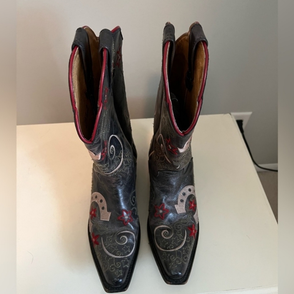 Western Rockabilly Cowboy Boots with Red and Pink Embroidery Lucky HorseShoe 8 - Picture 5 of 8